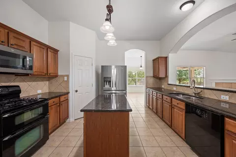 Kitchen - 882 Shadow Creek Blvd, Buda, TX 78610 photo 2 of 3