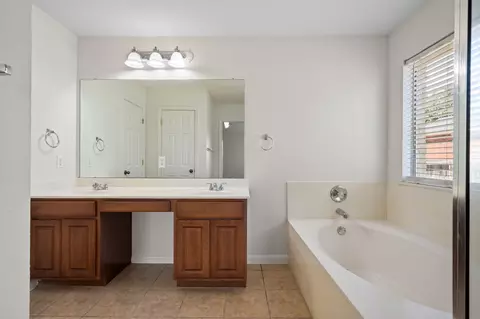 Bath - 882 Shadow Creek Blvd, Buda, TX 78610 photo 2 of 4