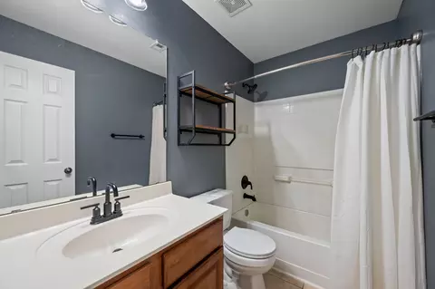 Bath - 882 Shadow Creek Blvd, Buda, TX 78610 photo 4 of 4