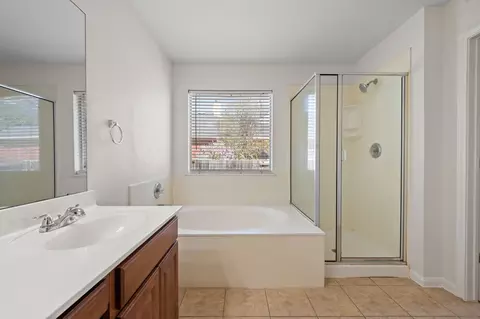 Bath - 882 Shadow Creek Blvd, Buda, TX 78610 photo 3 of 4