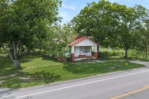 2005 W Grand Ave, Yoakum, TX 77995