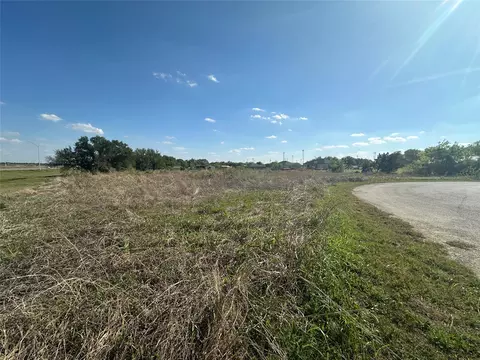 320 E 330 E Tomlinson St, Florence, TX 76527 photo 4
