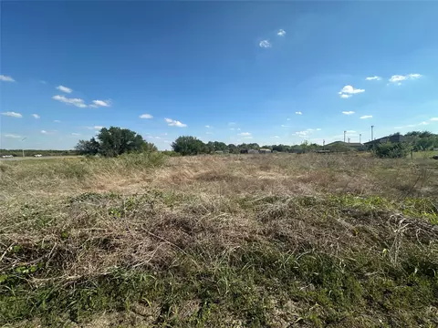320 E 330 E Tomlinson St, Florence, TX 76527 photo 2