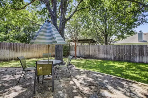 Exterior - 102 Trotter Dr, Georgetown, TX 78626 photo 7 of 10