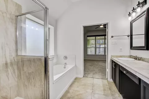 Bath - 102 Trotter Dr, Georgetown, TX 78626 photo 2 of 4