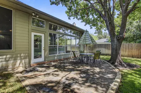 Exterior - 102 Trotter Dr, Georgetown, TX 78626 photo 8 of 10