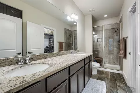 Bath - 418 High Tech Dr, Georgetown, TX 78626 photo 1 of 4
