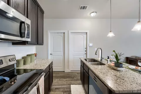 Kitchen - 418 High Tech Dr, Georgetown, TX 78626 photo 4 of 4