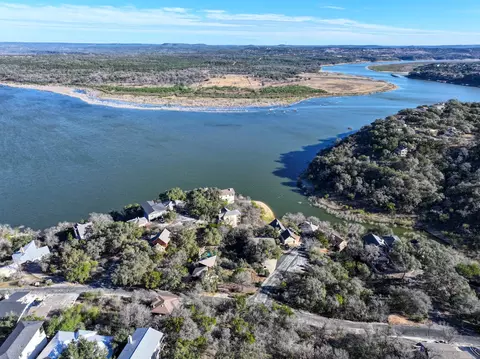 103 Center Cove Ii, Spicewood, TX 78669