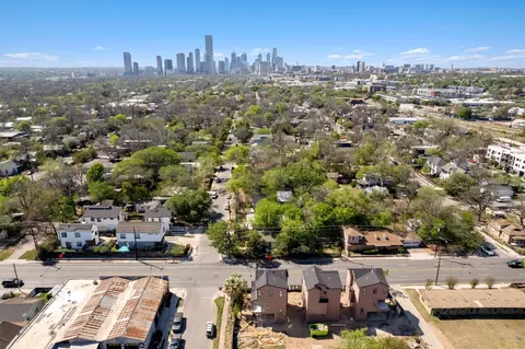 View/Area - 2710 E 3rd St, Austin, TX 78702 photo 2 of 4