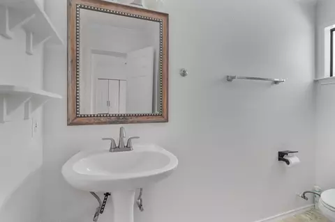 Bath - 2710 E 3rd St, Austin, TX 78702 photo 3 of 4