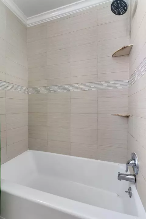 Bath - 2710 E 3rd St, Austin, TX 78702 photo 4 of 4