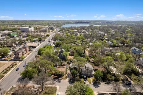 View/Area - 2710 E 3rd St, Austin, TX 78702 photo 4 of 4