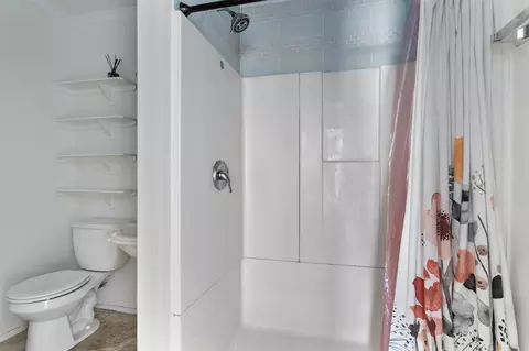 Bath - 2710 E 3rd St, Austin, TX 78702 photo 2 of 4