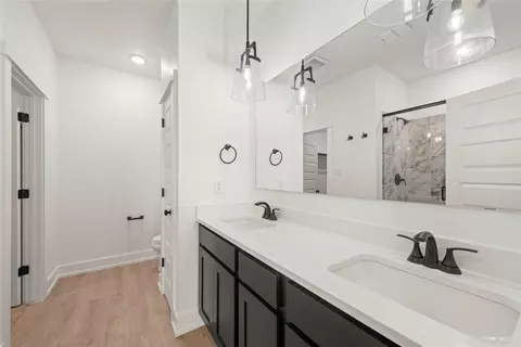 Bath - 548 Gus Loop, Georgetown, TX 78626 photo 1 of 2