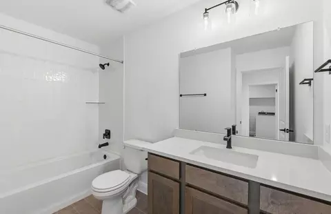 Bath - 400 Foresail Rd, Leander, TX 78641 photo 4 of 4