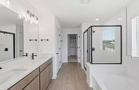 Bath - 400 Foresail Rd, Leander, TX 78641 photo 2 of 4