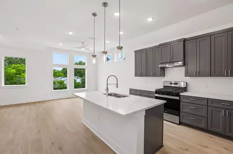 200 W 56th St #1104, Austin, TX 78751