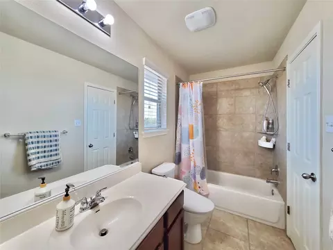 Bath - 1436 Lindo Dr, Leander, TX 78641 photo 4 of 7