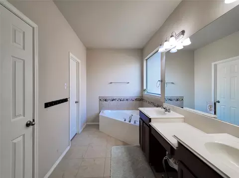 Bath - 1436 Lindo Dr, Leander, TX 78641 photo 1 of 7