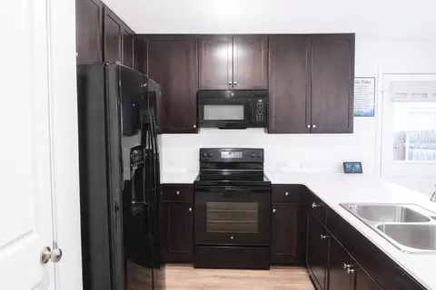 Kitchen - 609 Marty Allen Loop, Jarrell, TX 76537 photo 4 of 5