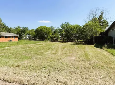 104 W Burton St, Manor, TX 78653