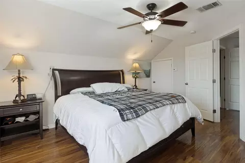 Bedroom - 403 Sinclair Dr, Spicewood, TX 78669 photo 4 of 4
