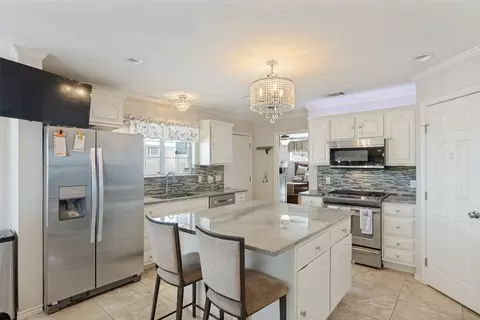 Kitchen - 403 Sinclair Dr, Spicewood, TX 78669 photo 3 of 4