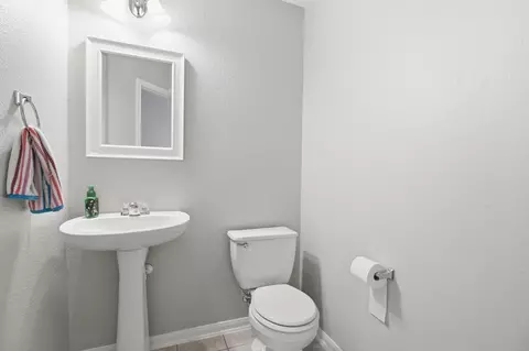 Bath - 2409 Silver Spur Ln, Leander, TX 78641 photo 3 of 4