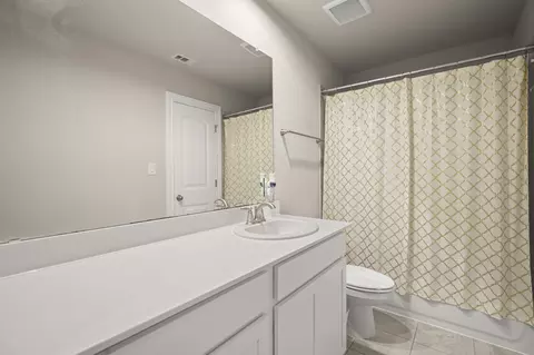 Bath - 2209 Hat Bender Loop, Round Rock, TX 78664 photo 3 of 3