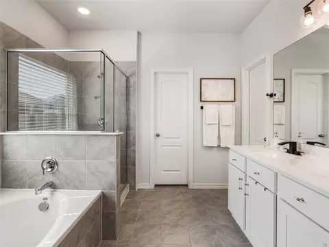 Bath - 320 Old Trinity Way, Georgetown, TX 78628 photo 4 of 6
