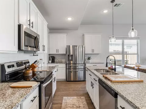 Kitchen - 320 Old Trinity Way, Georgetown, TX 78628 photo 4 of 5