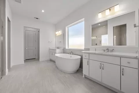 Bath - 136 Dawn Dr, Kyle, TX 78640 photo 1 of 5