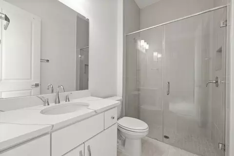 Bath - 136 Dawn Dr, Kyle, TX 78640 photo 2 of 5