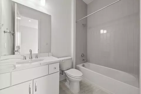 Bath - 136 Dawn Dr, Kyle, TX 78640 photo 3 of 5