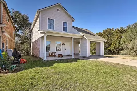 Exterior - 1404 E 3rd St, Georgetown, TX 78626 photo 2 of 2