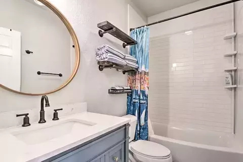 Bath - 1404 E 3rd St, Georgetown, TX 78626 photo 1 of 3