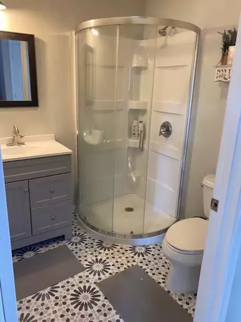 Bath - 1404 E 3rd St, Georgetown, TX 78626 photo 3 of 3