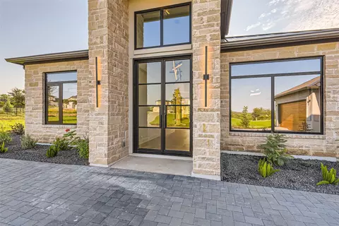 8701 Rollins Dr, Austin, TX 78738 photo 3
