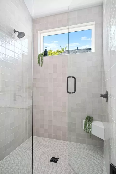 Bath - 1407 Cedar Ave #2, Austin, TX 78702 photo 4 of 5