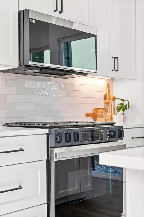 Kitchen - 1407 Cedar Ave #2, Austin, TX 78702 photo 3 of 8