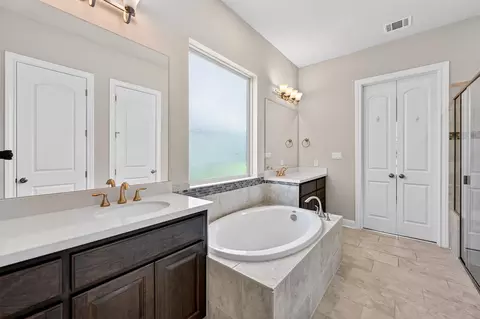 Bath - 1201 Positano Pass, Leander, TX 78641 photo 2 of 5