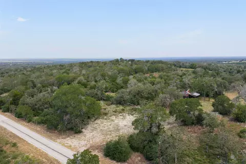 3301 Chuckwagon Rd, Luling, TX 78648 photo 2