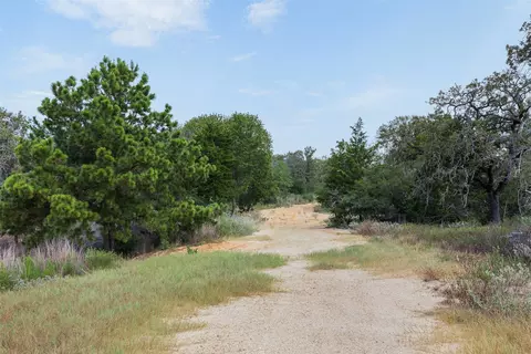 3301 Chuckwagon Rd, Luling, TX 78648 photo 3