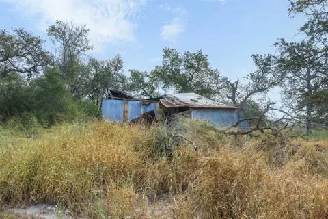 3301 Chuckwagon Rd, Luling, TX 78648 photo 6