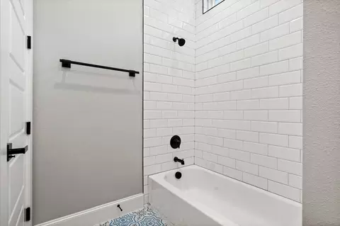 Bath - 308 Axis Loop, Georgetown, TX 78628 photo 4 of 8