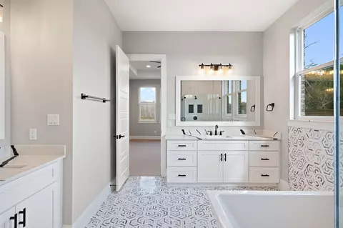 Bath - 308 Axis Loop, Georgetown, TX 78628 photo 7 of 8