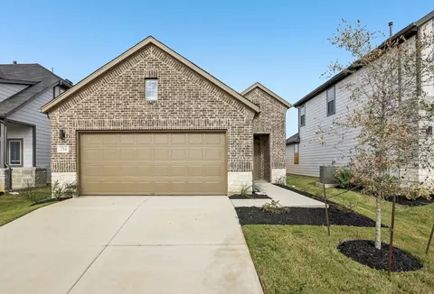 214 Hornet St, Elgin, TX 78621