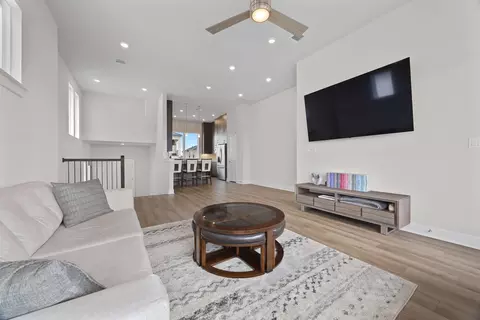 8 Doverland Dr, Austin, TX 78738