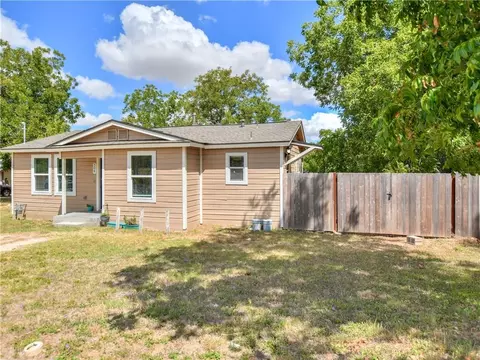 Exterior - 504 W 2nd St, Elgin, TX 78621 photo 6 of 6